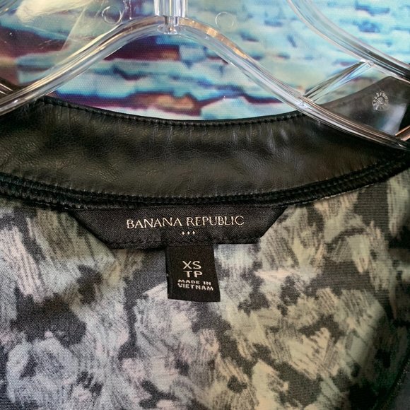 Banana Republic Sleeveless Shift Dress - Picture 3 of 10